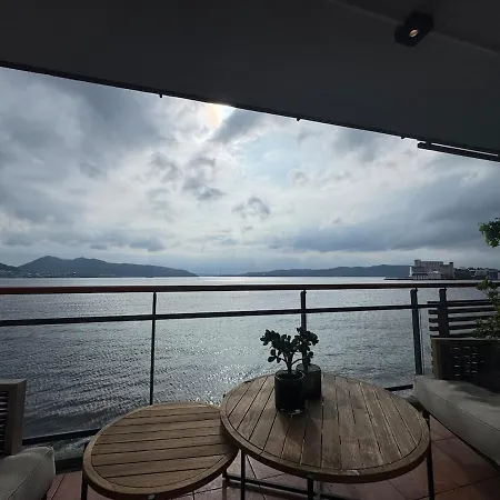 With Balcony Right By The Sea *